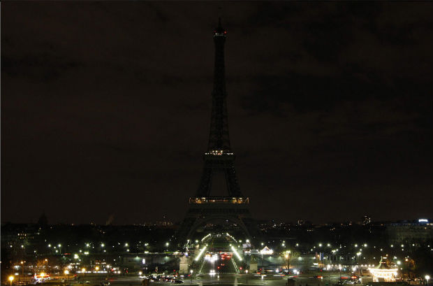 Eiffel Tower Mourns Paris Attacks Going Light-Less