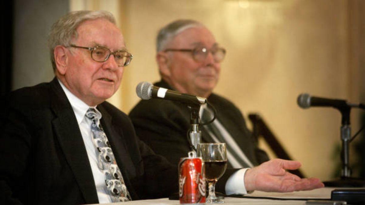 Warren Buffett Trims Bank of America Stake Below 10% - What This Means for Investors